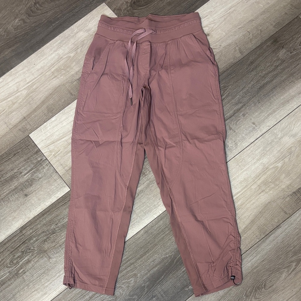 Lululemon Athletica Red Dust Dance Studio Crops Size 4 - Picture 6 of 11